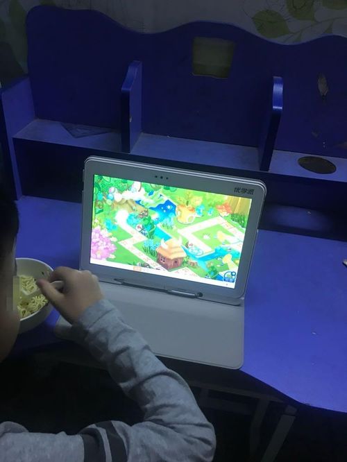 电子产品进课堂 赋能教学多样性，而非加重家庭负担